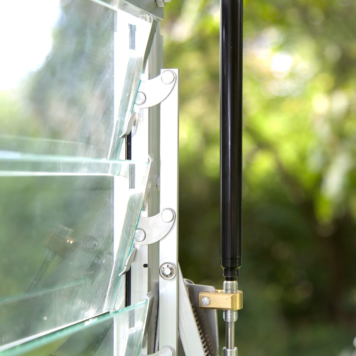 Elite automatic vent opener, an autovent that opens greenhouse vents without power