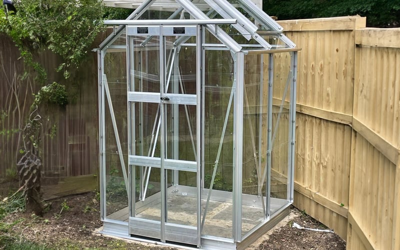 Elite Compact 4x4 greenhouse with horticultural glazing